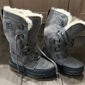 Sorel Women's Charcoal and Black Winter Boots